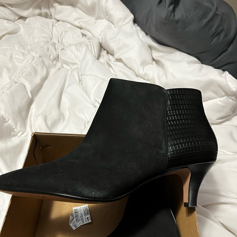 Clarks Linvale Bootie 9.5wide